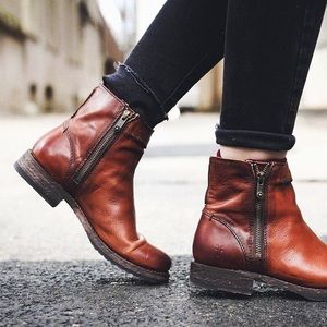 Frye Veronica Short Chelsea Boot Double Zip - Size 8